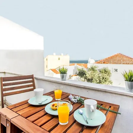 Alfama Lovely Duplex Apartamento *