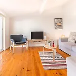 Alfama With A View | 2br Duplex Apartman Lisboa
