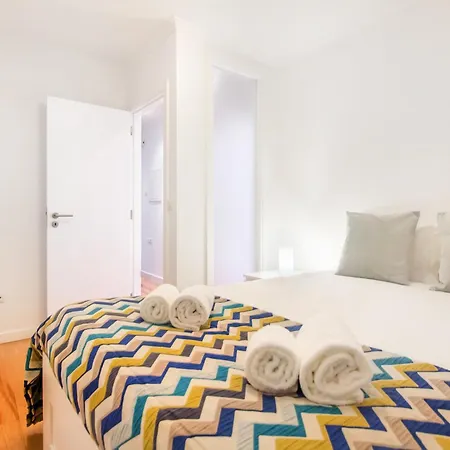 Alfama With A View | 2br Duplex Апартаменти