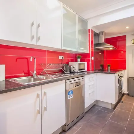 Апартаменти Alfama With A View | 2br Duplex